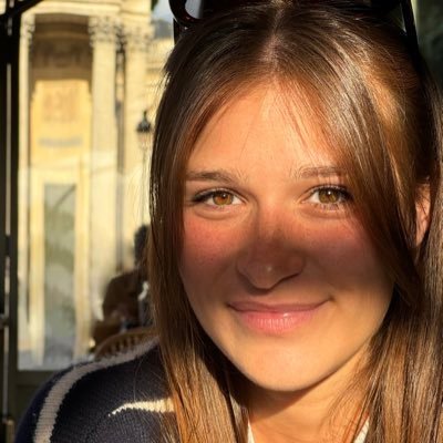 OceaneJY's profile picture. 99 • communication