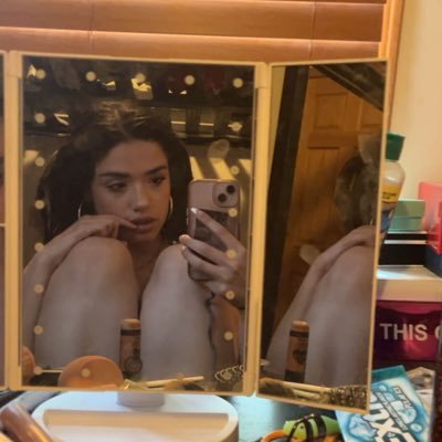 chillkiraa's profile picture. Smile and wave boys, just smile and wave