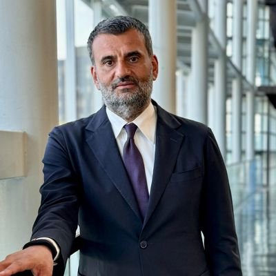 Ingegnere dei trasporti in aspettativa . Ex sindaco innamorato della sua città. Oggi porto il mio sud in Europa