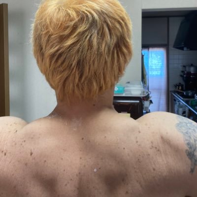 現在、居酒屋、美容師、マフィン屋さんの三刀流やってます!筋トレ、野球、料理、お酒など色々呟くおじさんですレベル60までに目指す身体つくるために日々精進して煩悩と闘ってます。腎嚢胞のため月、水、金透析してます# 筋トレ #野球 #居酒屋 #透析 #料理 #タイガース#お酒 #おじさん