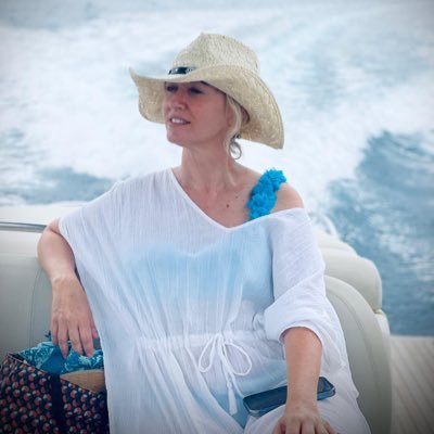 marvegalite's profile picture. Ahora en Canal Sur. 🐶🐈 los adoro y defiendo su bienestar. Estudié leyes,I💚economía📈 y estudiar audiencias📺No manipulable, sorry. Sonrío por naturaleza🤪