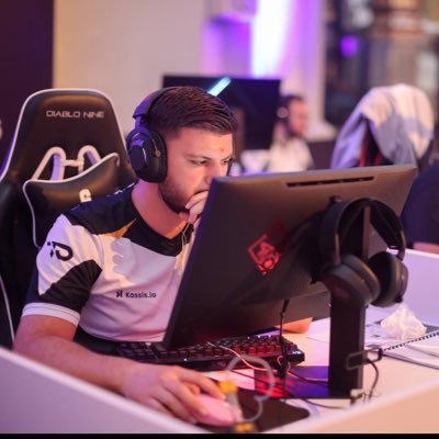 BMB3R_'s profile picture. 23 | @VALORANT | @Atomicc212