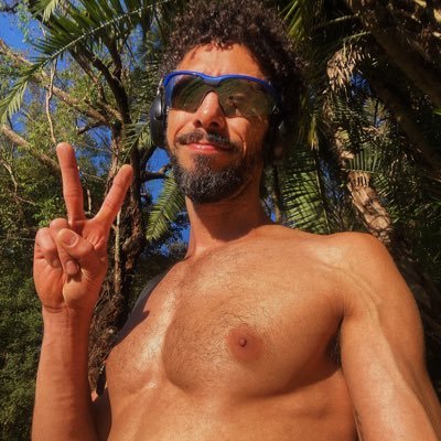Visual artist, nipples lover, nudist and creator of the project “FALO ENCANTADO”🌈🦄❤️🔥 🍁🌿🍆🍑 DM for collabs 🎥