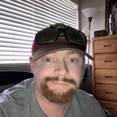 I'm 31 years old I work and I'm a gamer and I like to go out to gun range and shoot guns and go swimming and I’m looking for nice relationship with a nice girl