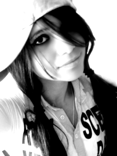 15 anos feia,xata,irritante, nao vale a pena me conheçer u-u aa e sou mto SEXY tbm :3