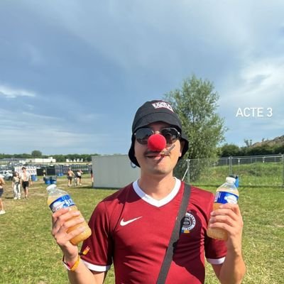 Juste un gars banal qui joue son rôle de twittos