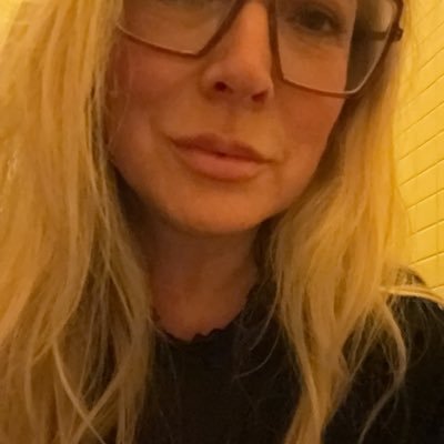 DitteBernquist's profile picture. Lærer, akt-vejleder, meningsdanner, tidl. bestyrelsesmedlem i FLF, mor til 3. Tweeter for egen regning om folkeskolen, ulighed, ligestilling og en masse andet.