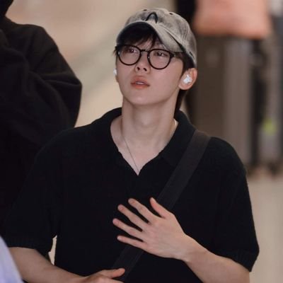 lseveeenc's profile picture. seventeen's therapeutic