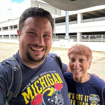 I am a 7th grade Theology Teacher at Chaminade College Prep. I am falling in love with Christ more and more each and every day. Also a Proud CMU Alumni!