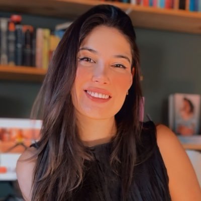 Escrevo e indico romances que vão te deixar sofrendo pelos boys que não existem na vida real ❤️🔥