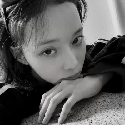 yujinxxe's profile picture. 