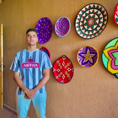 I'm dealing like Pablo's dealing with Costavo, intelligence and a big personality like Benji Testa and Zlatan and a work like Yuri Quinn's work.