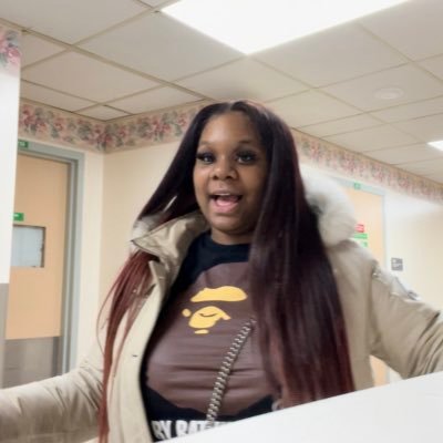 bigbustychinks's profile picture. 