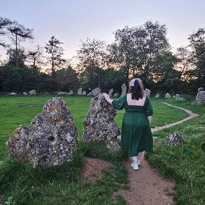 SFFH writer. 16th century nerd. Mint chocolate connoisseur. Centaur enthusiast. PR and Marketing Manager @solarisbooks. She/her. Views my own