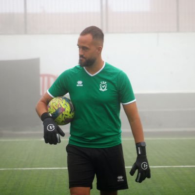 Ex-Entrenador de porteras de la @UDCATenerife, @cdmarinooficial y de la Marino International Academy
