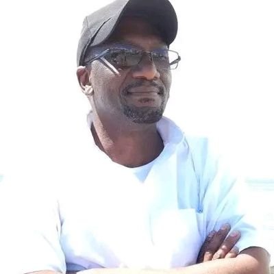 MaziziMlokoti's profile picture. DM Income Generator