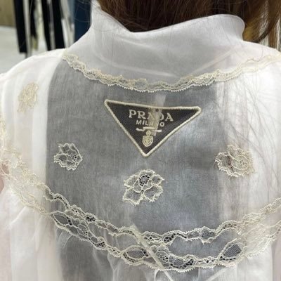 1I_ange's profile picture. امرأة مُتوهجه كليلة عيد.