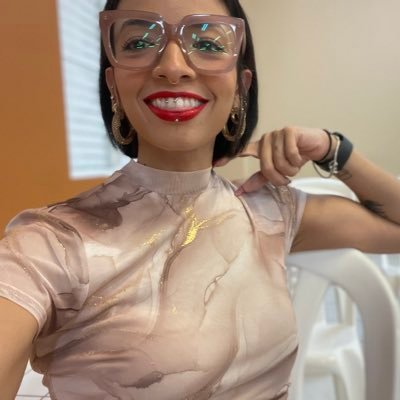 ileaabigail's profile picture. 🏳️‍🌈 amante al café y las boobies.