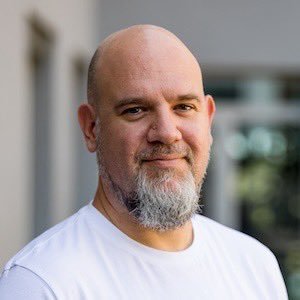 Consultant @thinktecture, icehockey-player. Loves #softwaredevelopment, #technology, #flyfishing, #streetfood and making people #smile :-)