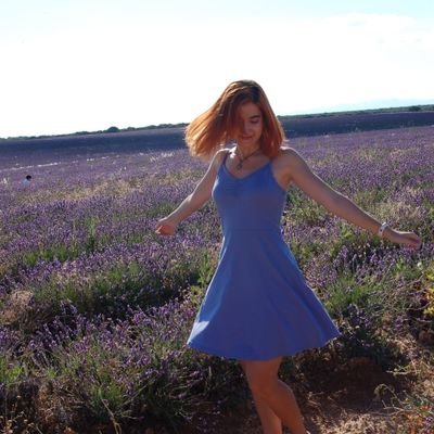 Filóloga, librera, lectora, reseñadora.
Autora en Misterios entre las olas y Óleo sobre oleaje en Ediciones Dorna.
📚🐾🌍🌻🏳️🌈