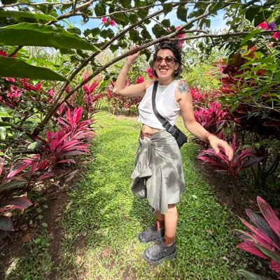 • Gusto de las plantas, la poesía y el buen comer • Realizadora y productora audiovisual • Gestoral cultural • Documentalista •