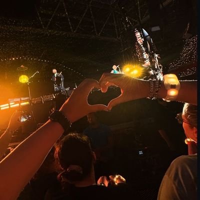 Music is the weapon of the future 🌔 Saw Coldplay in Ams🇳🇱 Dus🇩🇪 Lon 🇬🇧| Politik stan 🤍