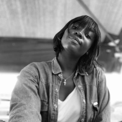 est_tar's profile picture. that shy extrovert ...