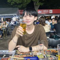 ᗦ↞◃ (@rowf_) 's Twitter Profile