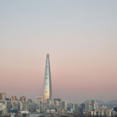 자유롭고 싶거든 자유를 위하여 끊임없이 분투하라. 자유는 누구에게나 저절로 주어지는 것이 아니다. 그 누군가의 피와 희생으로 힘겹게 쟁취하고 지켜낸 투쟁의 결정체인 것이다.