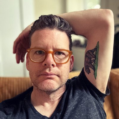 Playwright born/raised in New Hampshire | Host of @AmericanTheatre's @SubtextPodcast | he/him |