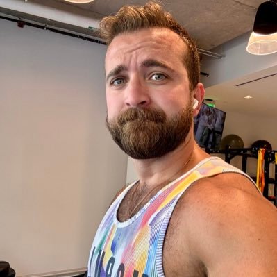Ladies I'm Gay and interested in men only🏳️🌈👨❤️👨👨❤️💋👨single cute man with no partner. I'm looking for a monogamous relationship