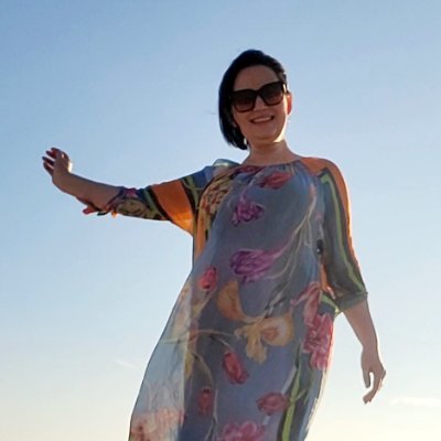 Nedomā.
Ja domā, tad nerunā.
Ja domā un runā, tad neraksti.
Ja domā, runā un raksti, neparaksties.
Ja domā, runā, raksti un paraksties, tad nebrīnies.