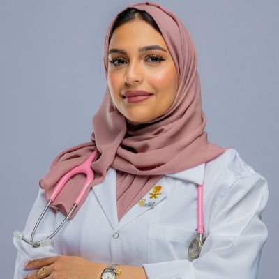-إن الذي يرتجي شيئاً بهمّتهِ . يلقاهُ لو حاربَتْهُ الانسُ والجن medical student @uni_lancashire | @aoun2030 | @athr_NPO | @qimamfellowship |