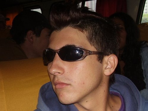 Um homem que não pensa por si mesmo, definitivamente não pensa