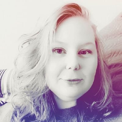 Romance author | Llamasquad | IG: Ellieblackbourne | IN THE PICTURE out now