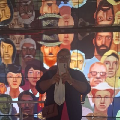 antigordofobia,
antirracista,
comentarista de programas ruins e
reflexões bobas.