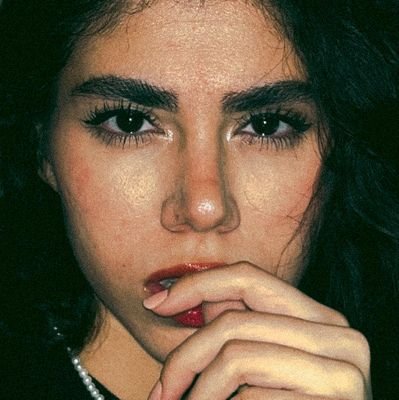 هنر موسیقی خدا و کتاب عزیزترین موضوعات زندگی او بودند.✨ نارنجی پسند.. 🧡