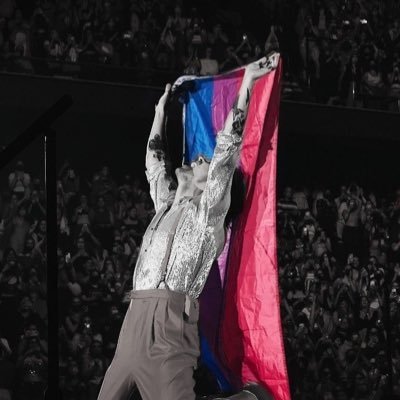 santosheyjulian's profile picture. If one thing had been different, would everything be different today?