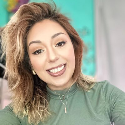 ia_castell's profile picture. | cosmetóloga y Nutri🍏| me gustan los videojuegos y el rock 🎮🎸| Ya en el tercer piso 🥲| Amo a los animales 🐾💕 |