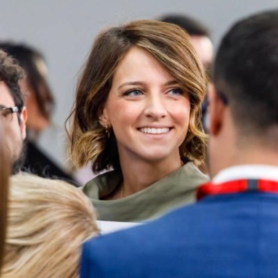 Xornalista. Feminista. Galega. Atlántica. // Directora de Gabinete en VPII @empleogob.
