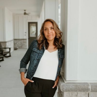 yeseniaplock's profile picture. 