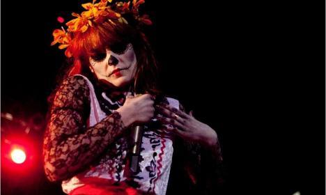 CantanteOscura's profile picture. I don't know how I don't just stand outside and scream.