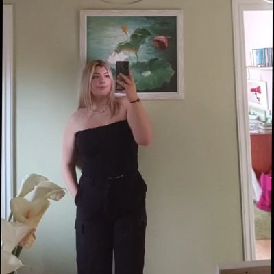 Andreacorredoir's profile picture. El limite está en tu mente. Vive cada día como si fuese el último. Puedo joder, puedo encantar The Earth without art is eh. Rap. Ruliños ♥ Snapchat: andrea_1798