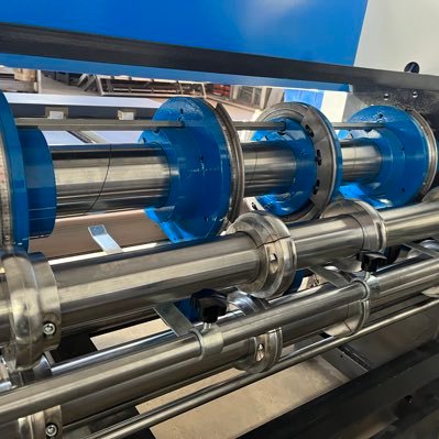 I am a carton machinery factory in China, specializes in the production of various models of printing presses and a full set of packaging machinery.