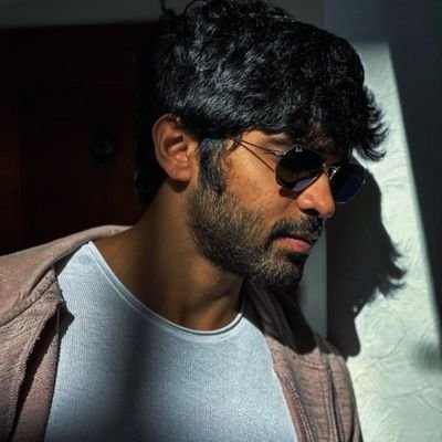 vanakamdamapla0's profile picture. Hi GUYS.      
                                                   🦇.    

Ingha Enna Aavuthu Potta Adurangha 🏃