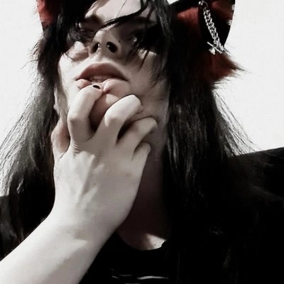 23 They/Them Aro Wolf Dom
Get nice and addicted to me like a good little pet