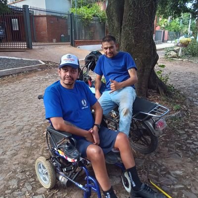 Técnico en Portones a control.
Mucha música vallenata.
Buen y feliz Olimpista.