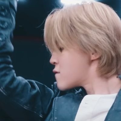 luamusepjms's profile picture. Se vc fosse o jimin, eu me importaria com sua opinião. Mas vc não é, tchau.