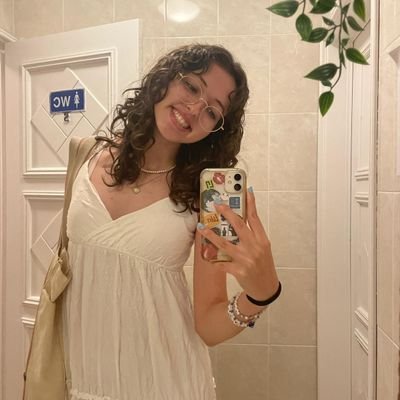 caroliicarreira's profile picture. louis tomlinson enthusiastic !