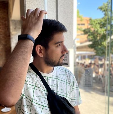 Ambientólogo, climatòleg y ferroviario (OCN1). Pienso en trenes, coches, nubes..pero sobre todo en música.
Escuchar, leer, respetar y aprender.
Insta: javimartc